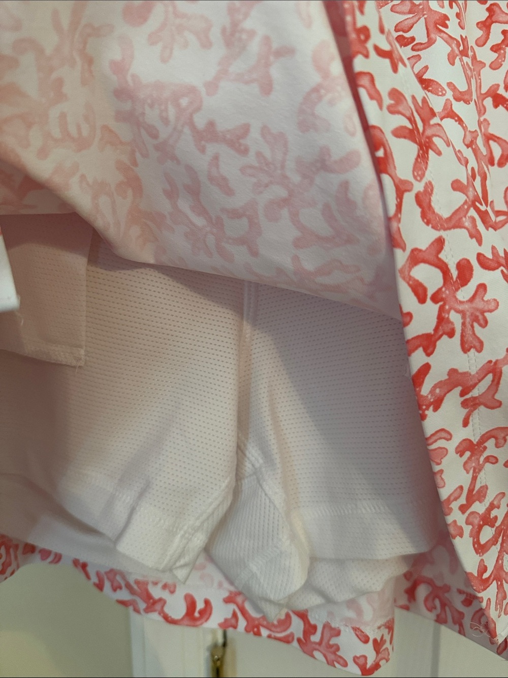 🏝️ EUC Tommy Bahama Island Zone White  Skort with Coral Print - Picture 4 of 5